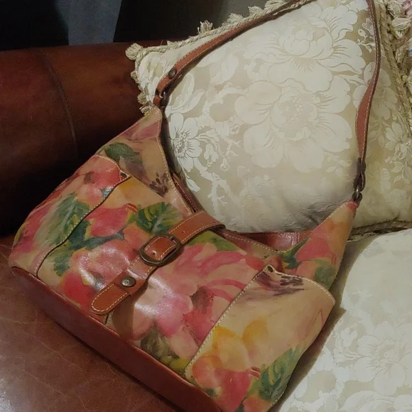 Patricia Nash. Large, Italian leather shoulder bag - Picture 10 of 16